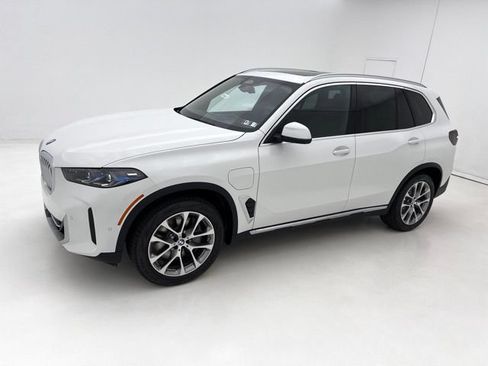Used 2026 BMW X5 xDrive50e w/ Premium Package AWD/4WD image 2