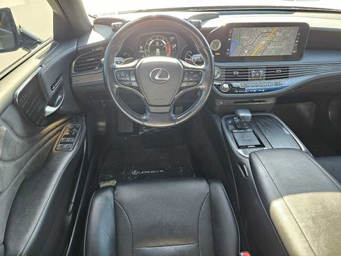 Certified 2022 Lexus LS 500 w/ Cold Weather Package (CK) RWD image 18