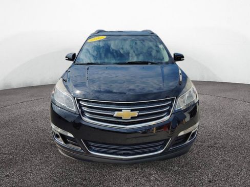 Used 2017 Chevrolet Traverse LT w/ Style and Technology Package FWD image 2