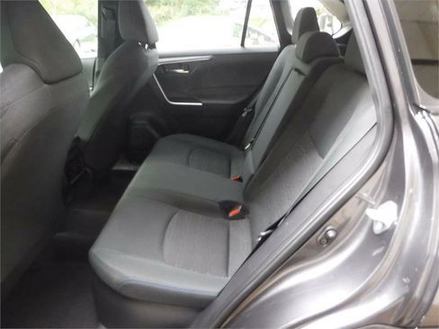 Used 2022 Toyota RAV4 SE w/ SE Grade Weather Package image 6