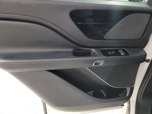 Certified 2025 Lincoln Aviator 2WD w/ Jet Appearance Package image 30