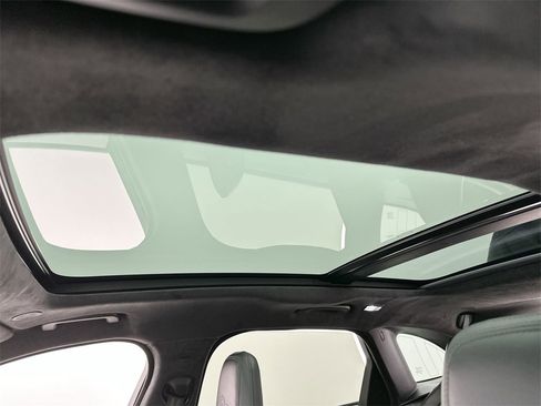 Used 2023 Jaguar F-PACE SVR image 22