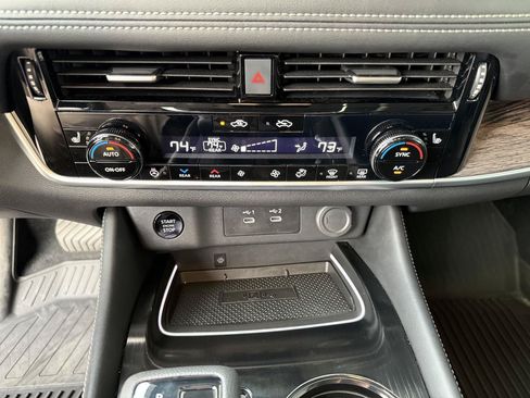 Used 2025 Nissan Rogue Platinum w/ Tech Package AWD/4WD image 22