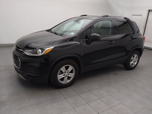 Used 2021 Chevrolet Trax LT FWD image 2
