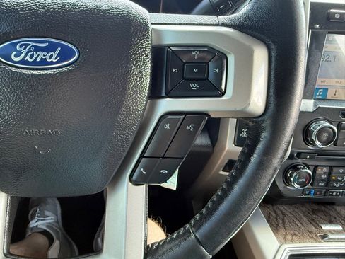 Used 2018 Ford F250 Lariat w/ Lariat Value Package AWD/4WD image 31