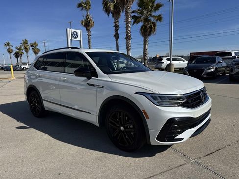 Used 2022 Volkswagen Tiguan SE R-Line image 3