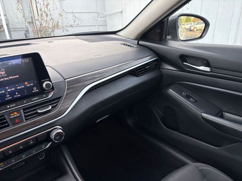 Used 2025 Nissan Altima 2.5 SV image 36