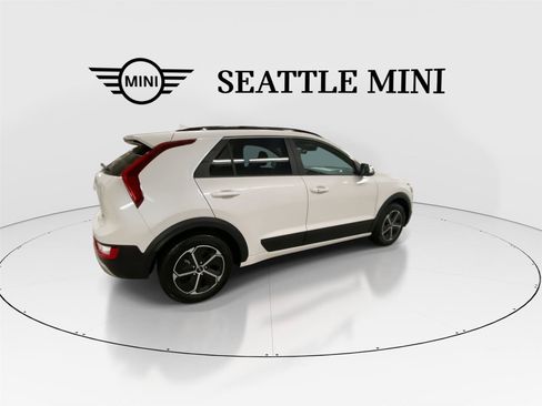 Used 2023 Kia Niro EX FWD image 11