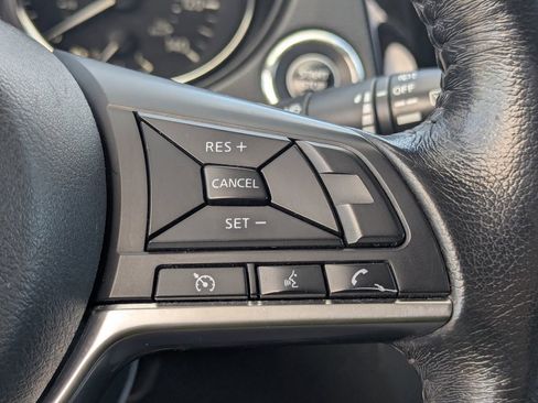 Used 2020 Nissan Rogue SV AWD/4WD image 18