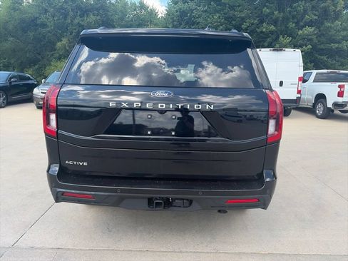Used 2025 Ford Expedition Active AWD/4WD image 8