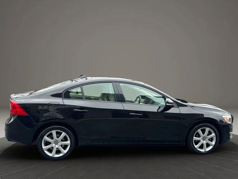 Used 2016 Volvo S60 T5 image 4