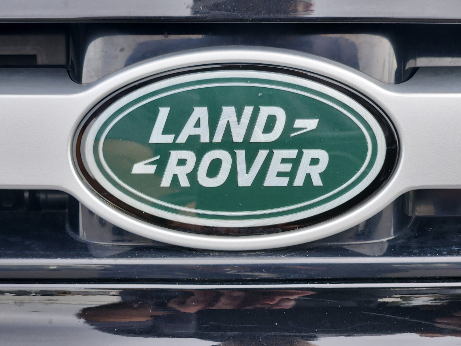 Used 2025 Land Rover Defender 110 S AWD/4WD image 32