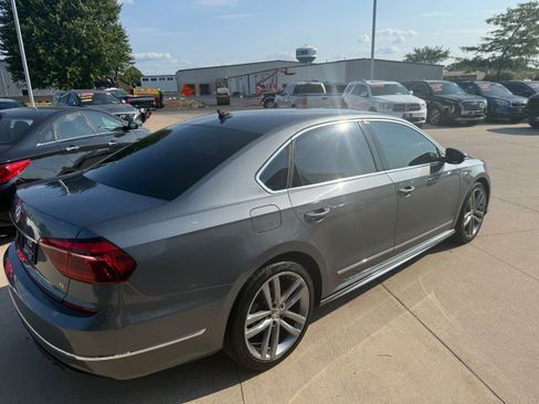 Used 2017 Volkswagen Passat 1.8T R-Line FWD image 5