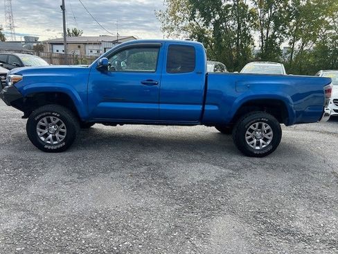 Used 2016 Toyota Tacoma SR5 w/ SR5 Appearance Package (SN) AWD/4WD image 2