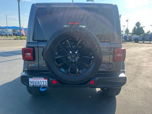 Used 2022 Jeep Wrangler Unlimited Sahara AWD/4WD image 18