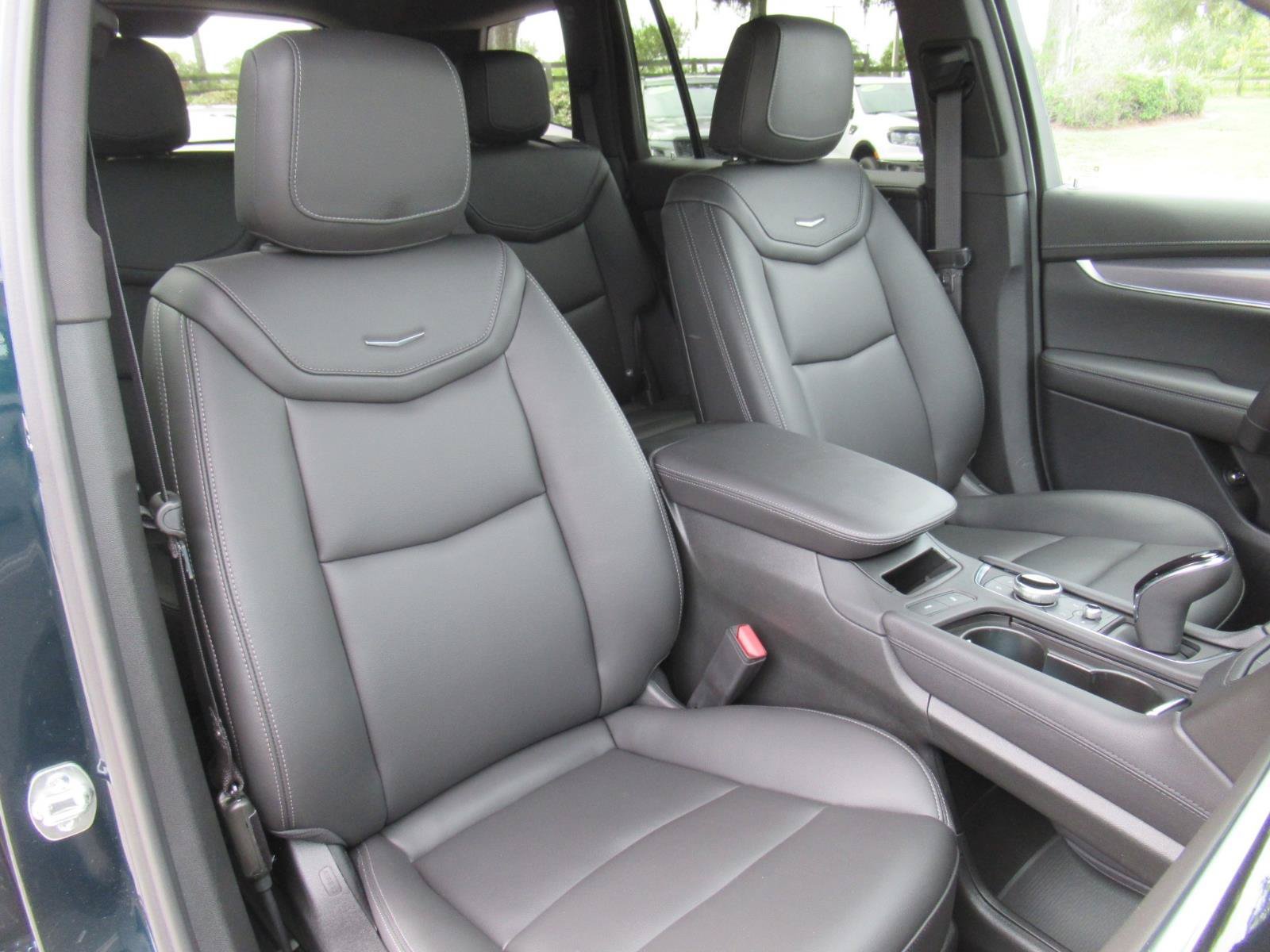 Used 2025 Cadillac XT6 Luxury FWD image 10