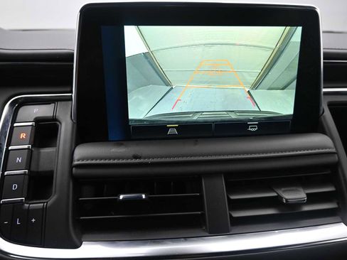 Used 2024 Chevrolet Suburban LT image 14