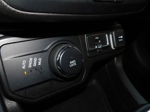 Used 2018 Jeep Renegade Altitude image 24