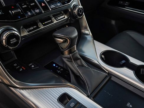 Used 2024 Lexus LX 600 F Sport image 23