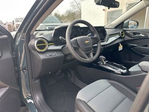 New 2026 Chevrolet Trax LT w/ Sunroof Package image 12