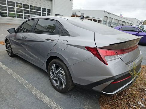 Used 2025 Hyundai Elantra Sport image 10