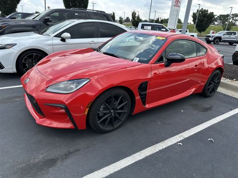 Used 2025 Toyota GR86 Premium RWD image 6
