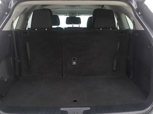 Used 2024 Toyota Highlander LE image 11