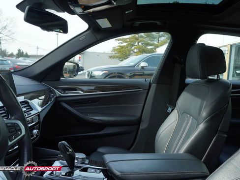 Used 2018 BMW 530e xDrive w/ M Sport Package 2 image 19