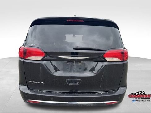 Used 2017 Chrysler Pacifica Touring-L image 5