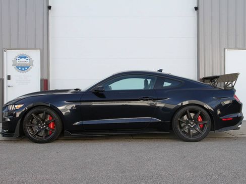 Used 2021 Ford Mustang Shelby GT500 w/ Carbon Fiber Track Pack RWD image 6