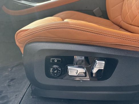 Used 2024 BMW X7 xDrive40i w/ M Sport Package image 9