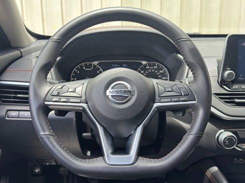 Used 2022 Nissan Altima 2.5 SR FWD image 18