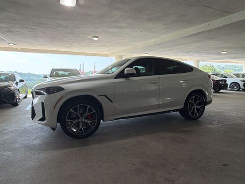 Used 2026 BMW X6 xDrive40i w/ Premium Package AWD/4WD image 11