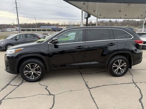 Used 2018 Toyota Highlander LE image 4
