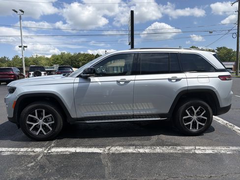Certified 2025 Jeep Grand Cherokee Limited AWD/4WD image 4
