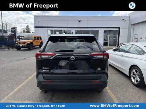 Used 2022 Toyota RAV4 LE AWD/4WD image 1