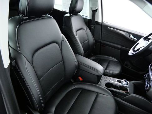 Certified 2022 Ford Escape Titanium w/ Class II Trailer Tow Package image 11