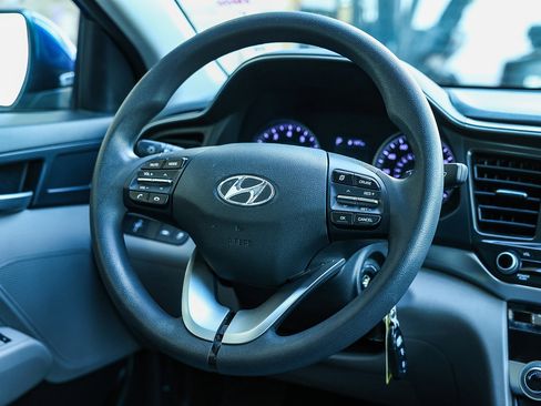 Used 2020 Hyundai Elantra SE image 19