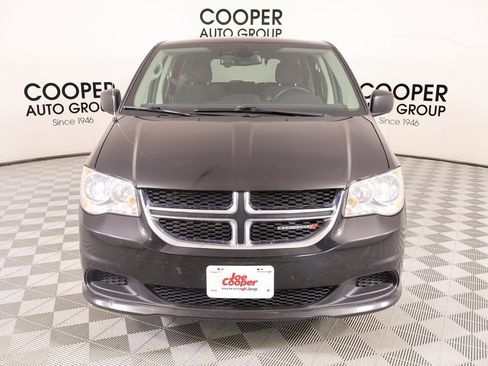 Used 2019 Dodge Grand Caravan SE w/ UConnect Hands-Free Group image 7