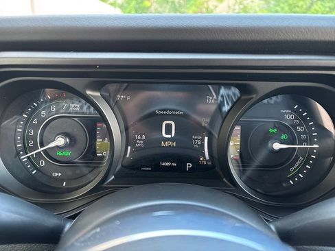 Used 2025 Jeep Wrangler Unlimited Sahara w/ Safety Group AWD/4WD image 20