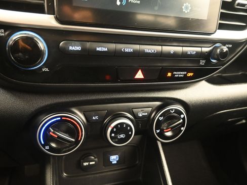 Used 2021 Hyundai Venue SE image 19