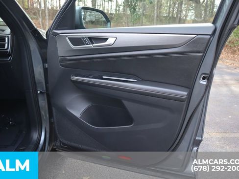 Used 2025 Volkswagen Atlas Cross Sport SE FWD image 32