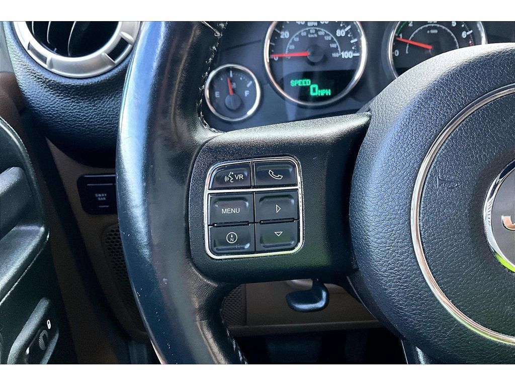 Used 2017 Jeep Wrangler Unlimited Rubicon w/ Connectivity Group AWD/4WD image 11