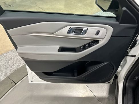 New 2026 Ford Explorer Active w/ Active Comfort Package image 12
