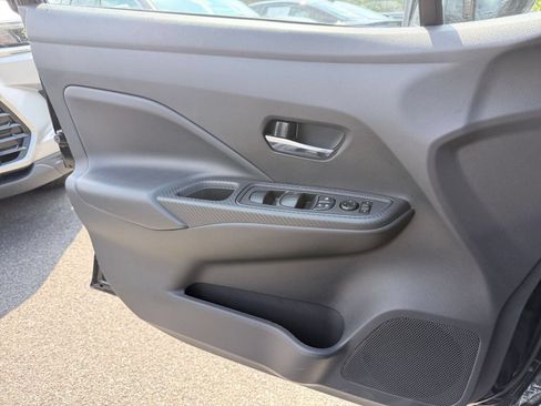 Used 2025 Nissan Versa SV FWD image 18