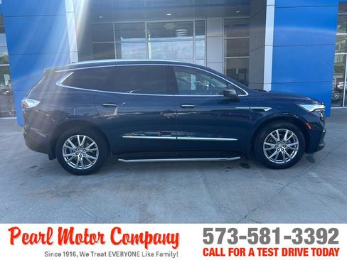 Used 2023 Buick Enclave Premium AWD/4WD image 3