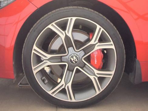 Used 2018 Kia Stinger GT2 AWD/4WD image 9