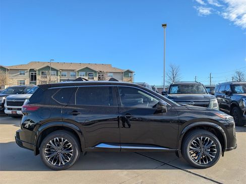 New 2026 Nissan Rogue Platinum image 3