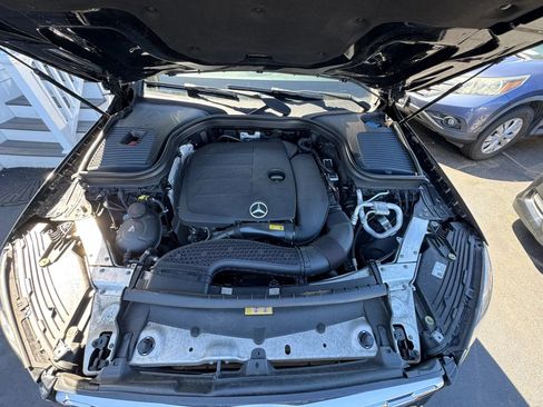 Used 2021 Mercedes-Benz GLC 300 4MATIC w/ Premium Package image 20