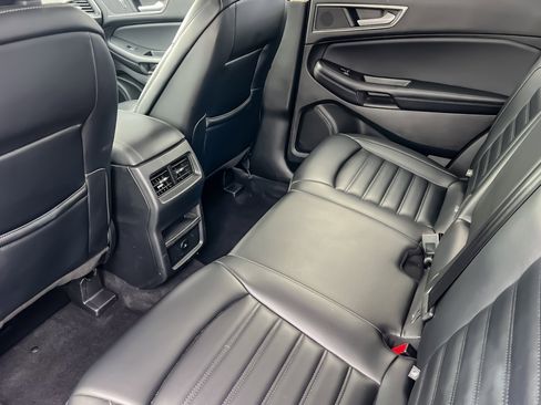 Used 2023 Ford Edge SEL image 11